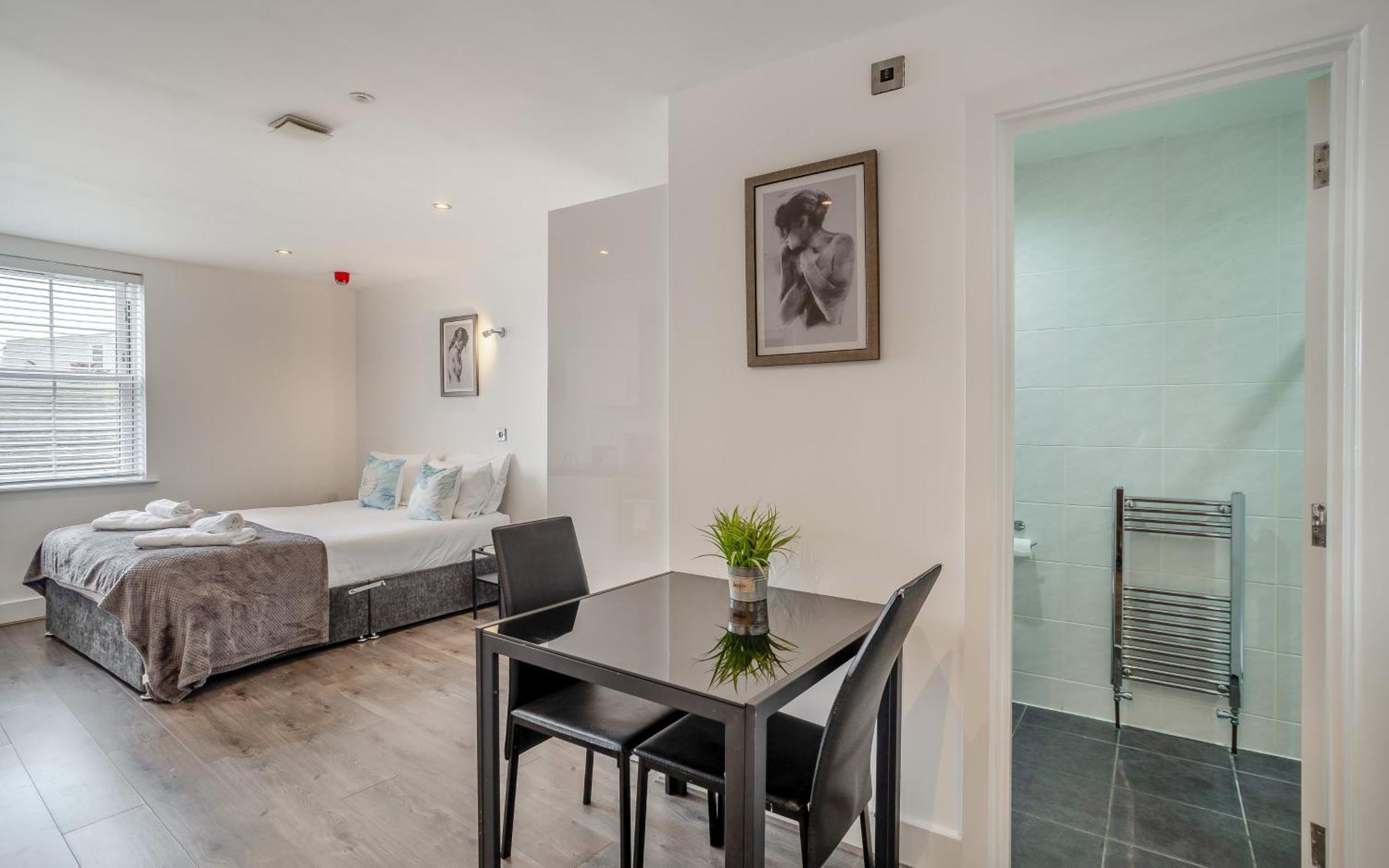 Foxhouse Studio Apartments Плаймаут Экстерьер фото