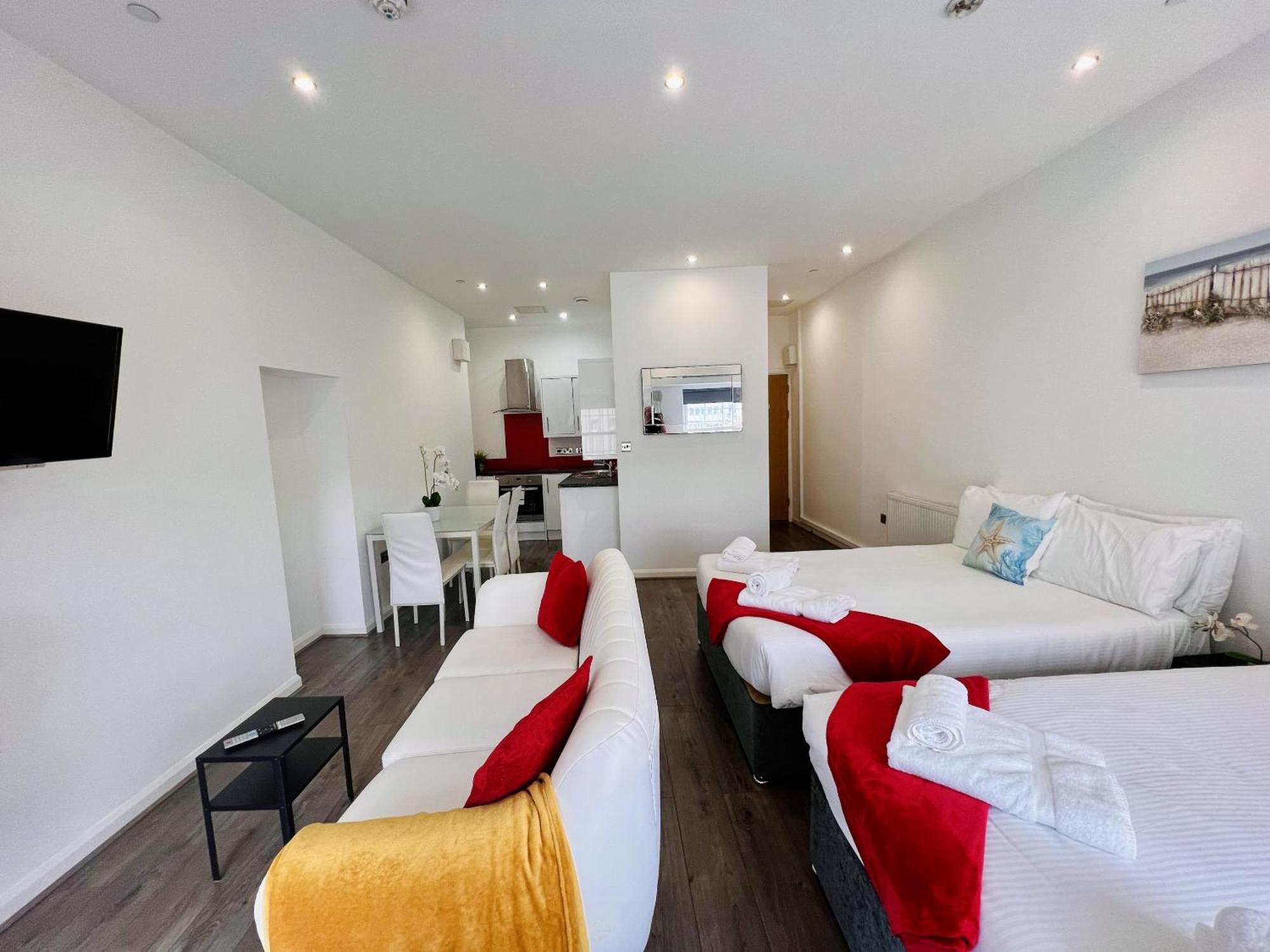 Foxhouse Studio Apartments Плаймаут Экстерьер фото